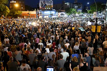 En la noche del jueves, más de 8000 personas salieron a las calles para exigir un freno a la violencia en Rosario