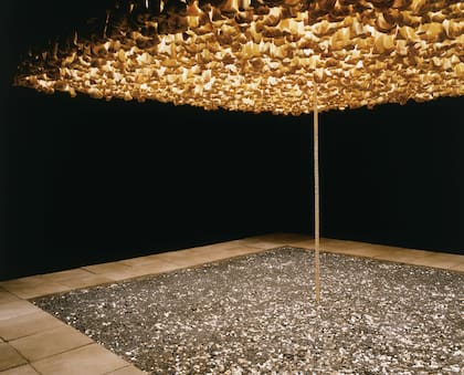 En la nueva puesta de la colección permanente se verán las nuevas obras adquiridas dentro de la colección Daros, como esta de Cildo Meireles, "Misión/Misiones (Cómo construir catedrales)" (1987)