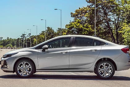 En la nueva versión del Cruze 2021 LTZ se destaca su impronta deportiva y agresiva en hatchback y sedán