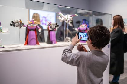 En la obra en papercraft, de estudio Guardabosques, Buzz Lightyear enfrenta a su histórico enemigo, el Emperador Zurg