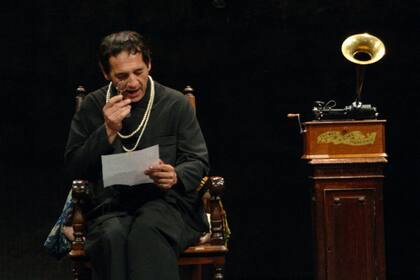 Julio Chávez en la piel de Charlotte en la pieza Yo soy mi propia mujer, durante su última temporada en Buenos Aires