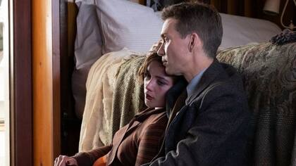 En la película, Florence Pugh interpreta a Jean Tatlock, una psiquiatra y médica estadounidense que se involucró sentimentalmente con el físico Robert Oppenheimer