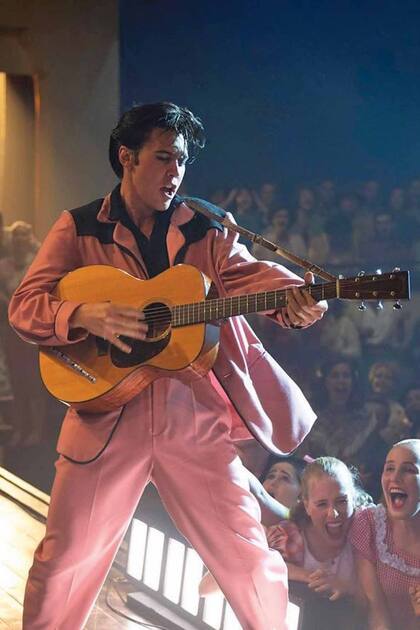 En la piel de Elvis Presley, un papel que le llevó varios meses de investigación. “Es una figura tan sobrehumana que para mí representó la curiosidad de descubrir quién era como ser humano y profundizar en el estudio de todo lo que encontré sobre él”, remarcó Austin en una entrevista con GQ.