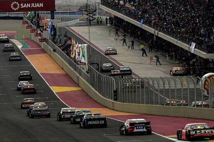 En la pista y en los boxes: el Desafío de las Estrellas resultó un reto para los pilotos y los equipos de TC