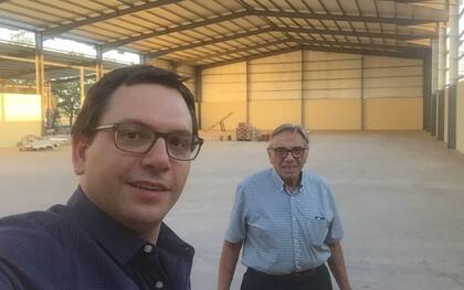 En la planta de balanceados, Matías y Roberto Tucci, hijo y padre y también cofundadores de Prenut