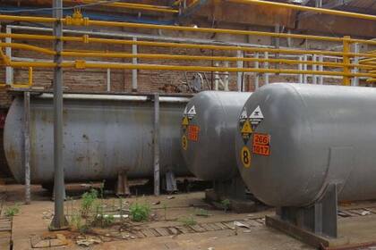 La Justicia investiga un presunto pacto para cerrar una causa contra el empresario Tasselli por la desaparición de material tóxico; en la Petroquímica Bermúdez desaparecieron 1000 tubos de gas cloro, altamente tóxico, de una tonelada cada uno