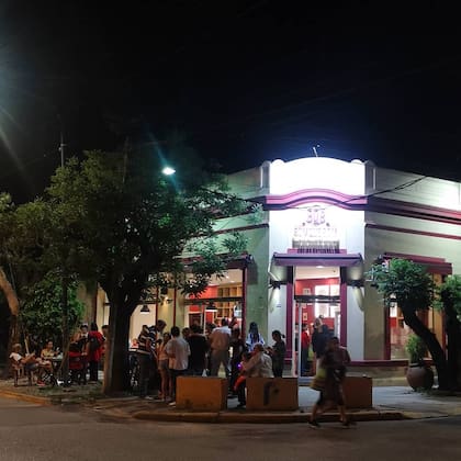 En la Plaza 12 de Octubre de Pilar