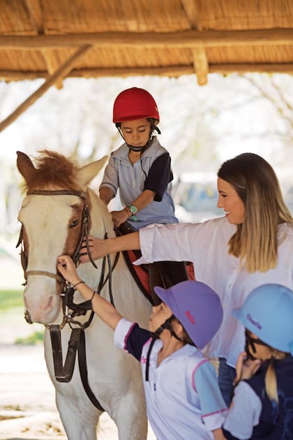 "En la política muchos me subestiman. Tienen prejuicios por mi cuerpo, mi profesión y mi pasado. Les molesto, y será porque tan mal no me va", dice de su incursión en la política, y cuenta que desea "una Argentina donde los chicos tengan un futuro"