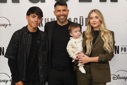 En la presentación de Kun por Agüero, la docuserie sobre la vida del jugador, Sofía y Sergio asistieron con Olivia y Benjamín.
