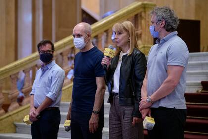 En la presentación de la temporada, en el foyer del teatro: el ministro Enrique Avogadro, Horacio Rodríguez Larreta, la directora general del teatro María Victoria Alcaraz y Felipe Miguel, jefe de gabinete del gobierno porteño