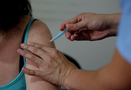 En la provincia de Buenos Aires se cuadruplicó el número de personas que se vacunó respecto del mes pasado
