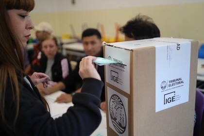 En la provincia se mantendrá la modalidad de votación con las boletas partidarias