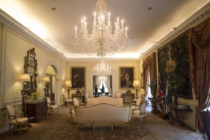 En la residencia, hay un mobiliario y arte que se remonta al siglo XVII