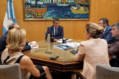 En la reunión de ayer estuvieron Sergio Massa, Flavia Royón, Walter Martello, del Enre; y, por Edesur, el gerente general Juan Carlos Blanco, y el country manager Claudio Cunha