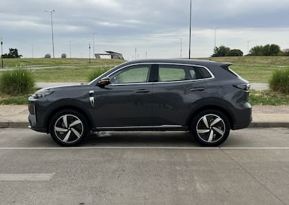 En la segunda fila pueden viajar dos adultos con suma comodidad y tres de manera aceptable