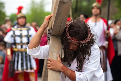 En la Semana Santa, el viernes conmemora la muerte de Jesús, y en Texas habrá muchas celebraciones y misas