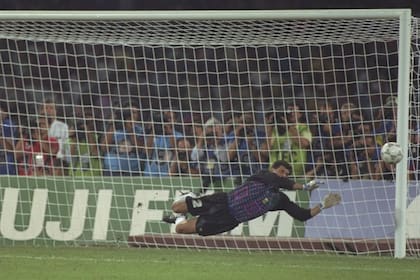 En la semifinal contra Italia, Goycochea ataja el penal de Donadoni y la Argentina se encamina a la final de Italia 90