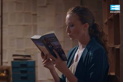 Editores, agentes literarios y escritores analizan el fenómeno literario durante los cuatro episodios de la serie