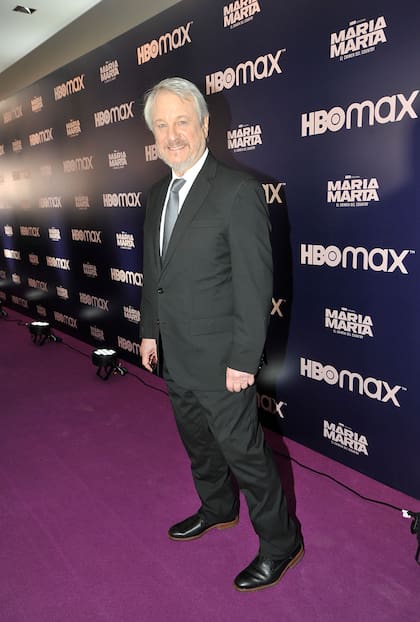 En la serie, Jorge Marrale se pone en la piel de Carlos Carrascosa, marido de la víctima