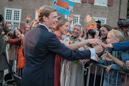 En la serie Máxima, actor neerlandés, Martijn Lakemeier, interpretó al rey Guillermo Alejandro y Delfina Chaves se puso en la piel de la reina Máxima (Foto: Instagram @delfichaves)