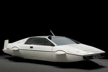 En la subasta pagaron 968.000 dólares por el singular auto Lotus Esprit