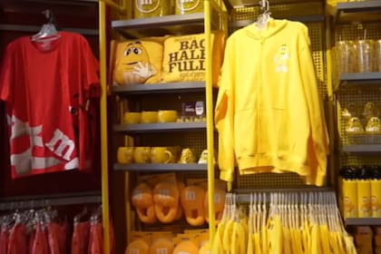 En la tienda M&M's todo se encuentra separado por colores (YouTube/AryTenorio)