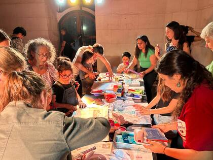 En la Torre Monumental los chicos y sus familias podrán producir sus propias remeras en un taller de estampado