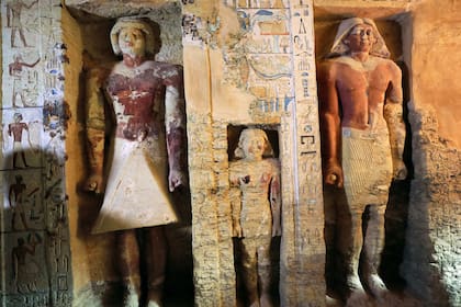 En la tumba hay imágenes del sacerdote Wahtye y su familia