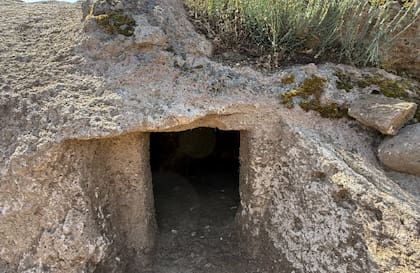 En la Tumba XX fueron hallados más de 30 piezas cerámicas por lo que fue bautizada como la Tumba de los Vasos Romanos