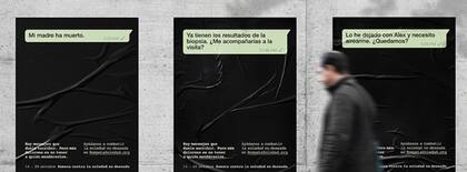 En la vía pública colocaron afiches negros con letras blancas donde se hacen explícitos algunos pedidos o llamados de atención de personas que la están pasando mal: “Ya están los resultados de la biopsia. ¿Me acompañarías a la visita”. “Lo he dejado con Álex y necesito airearme. ¿Quedamos?” “Mi jefe me ha despedido. ¿Puedo llamarte”? son algunos de los textos que pueden leerse en las calles de Barcelona.