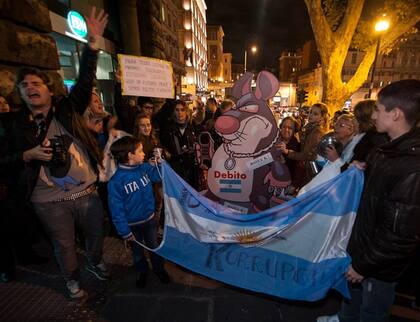 En la Via Veneto, en Roma, cantaron el Himno