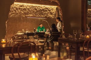 Lo mejor y lo peor de Piedra Pasillo, el nuevo restaurante de Núñez incrustado entre paredes rotas