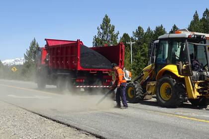En la zona de El Foyel se dispusieron las bases operativas, de logística y abastecimiento para el personal y los equipos viales