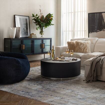 En Landmark ofrecen muebles con identidad, objetos con presencia y arte que inspira.