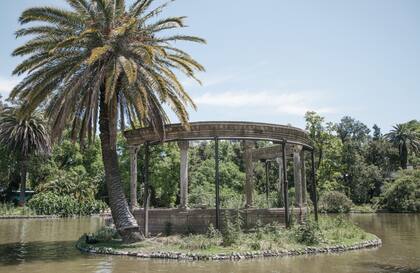 En las 18 hectáreas de Palermo, la arquitectura se mantiene como emblema, con 42 edificios patrimoniales, 18 grupos escultóricos y 9 puentes históricos
