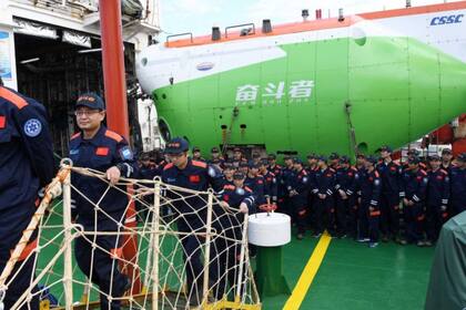 Luego de completar de forma exitosa su más reciente expedición oceánica, el Fendouzhe regresó a la ciudad portuaria de Sanya en el barco de investigación científica Tansuo-1