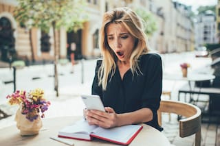 Muecas exageradas, pose del tonto alegre y otros casos que ahuyentan al 40% de los usuarios de apps