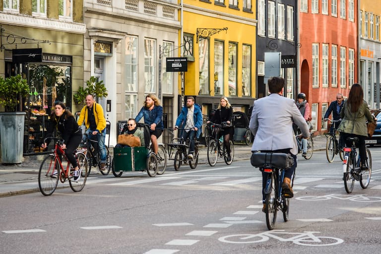 En las calles de Copenhague, la mayoría transita en bicicleta