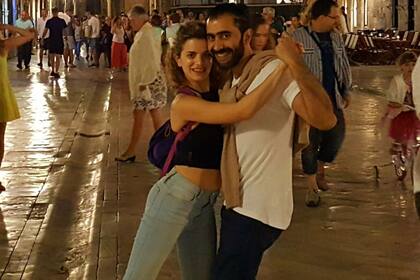 En las calles de Dubrovnik, Mora y Adrián siempre en un abrazo de tango