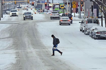 En las carreteras, el hielo se forma en épocas de temperaturas bajo cero (Foto: Archivo)