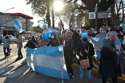 En las esquinas se concentran en San Isidro para el Banderazo 9J.