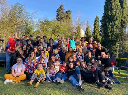 En las fiestas de fin de año, la familia Contepomi mantiene una tradición: alternar la celebración de navidad. Un año se juntan todos el 24 y al siguiente el 25, para poder compartir también con las familias políticas. “Salvo fuerza mayor, nadie falta”, aseguran las hermanas.