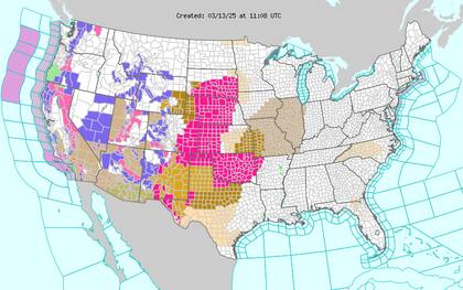 En las Grandes Llanuras, el clima cálido y seco, junto con fuertes vientos, elevan el riesgo crítico de incendios forestales