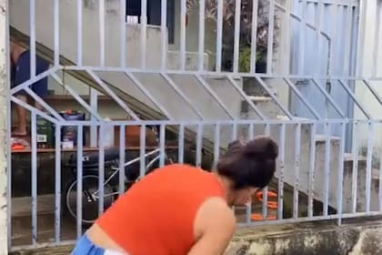 En las historias de TikTok, expuso el proceso de construcción del hogar de sus progenitores (Foto: Tik Tok @cleea_amaral)
