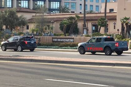 En las imágenes se puede ver que se trata de unidad de pruebas que circula detrás de una Explorer que tiene un equipo de filmación