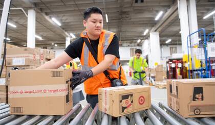 En las más de 50 instalaciones de la cadena de suministro la empresa está reclutando personal para las operaciones de almacén