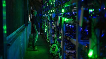 En las provincias chinas de Sichuan y Yunnan los mineros del bitcoin utilizan energía hidroeléctrica excedente.