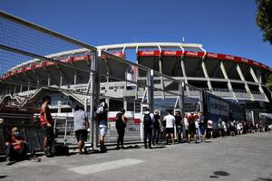 Una cadena de supermercados, una petrolera y una multinacional compiten por el nombre del estadio de River