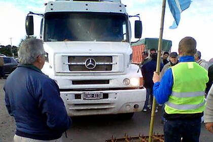 En las rutas. En el paraje Zino, en la ruta 51, frenaron el paso de los camiones