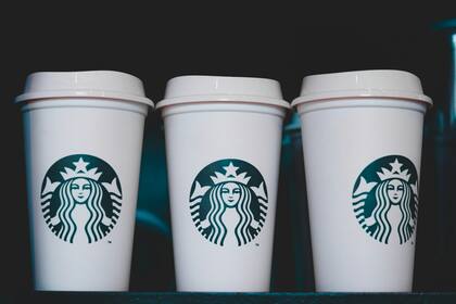 En las tiendas pickup solo podían recogerse los pedidos realizados en la app de Starbucks (Unsplash/kevs)